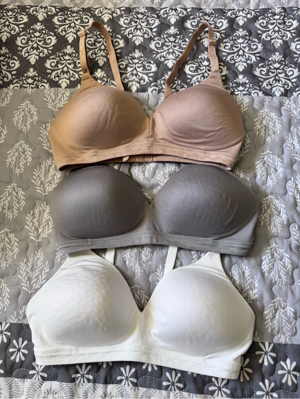 Warner's Nude, Gray & White Wireless T-Shirt Bra Set